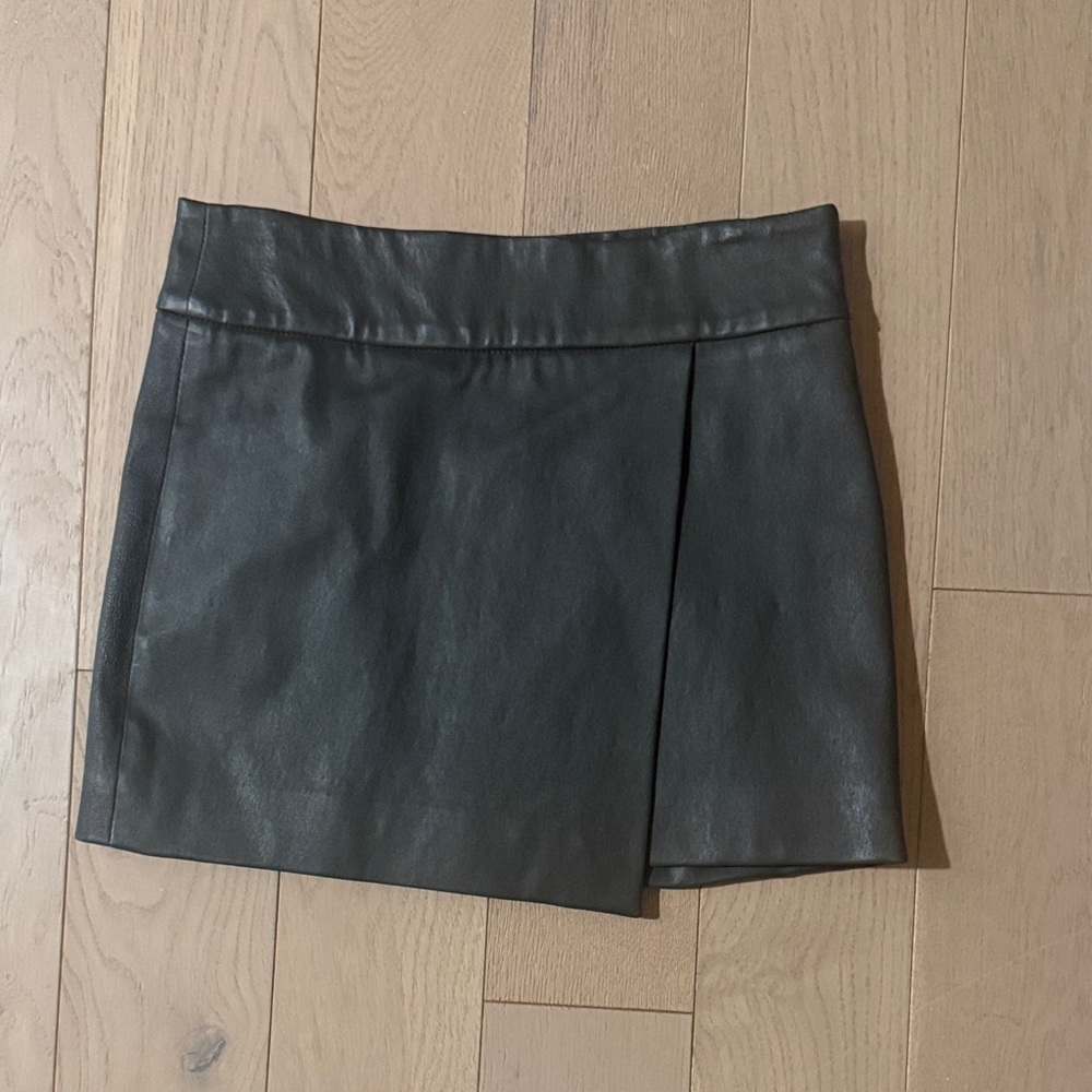 INTERMIX 100% Genuine Leather Skirt - dark Olive Green